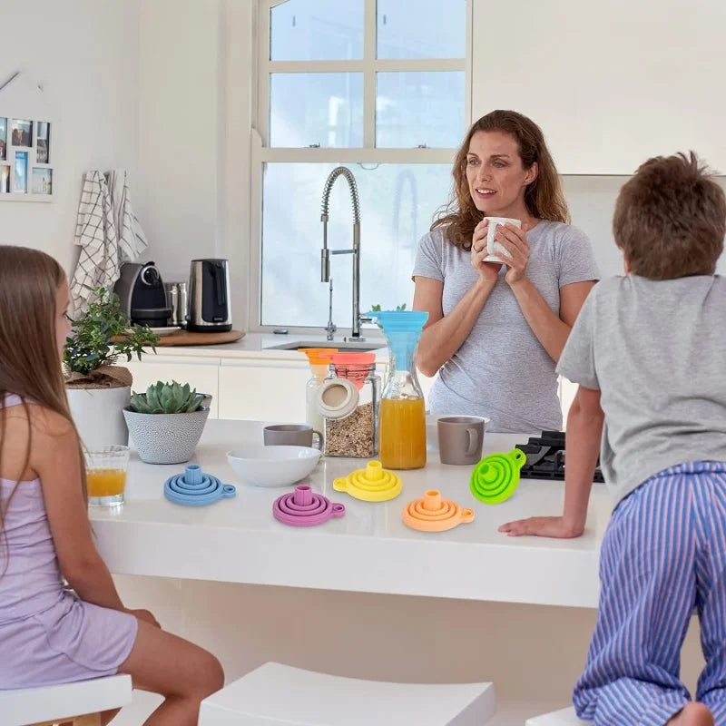 Silicone Folding Funnel Multifunctional Portable Mini Kitchen Retractable Oil Leak Household Liquid Dispenser Kitchen Utensils